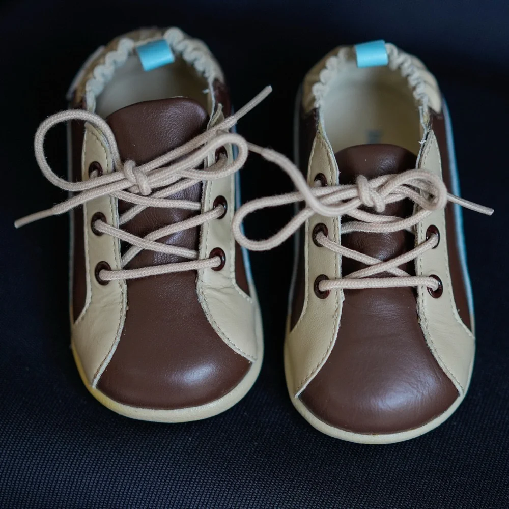NWT NIP  12-16M Baby BOYS  brown SHOES Lace-up leather Robeez Tredz (EVAN) (Q1)
